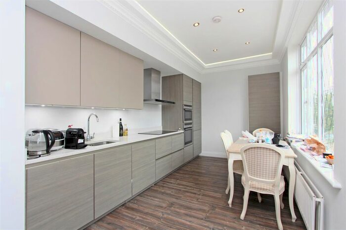 2 Bedroom Flat To Rent In Langside Avenue, London, SW15