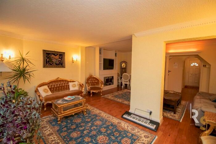 3 Bedroom Terraced House To Rent In Waltham Way, Chingford, E4