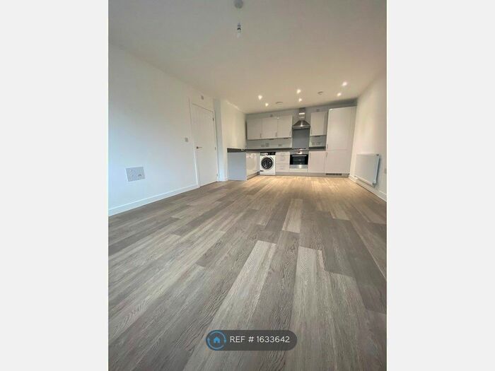 2 Bedroom Flat To Rent In Station Road North, Redhill, RH1