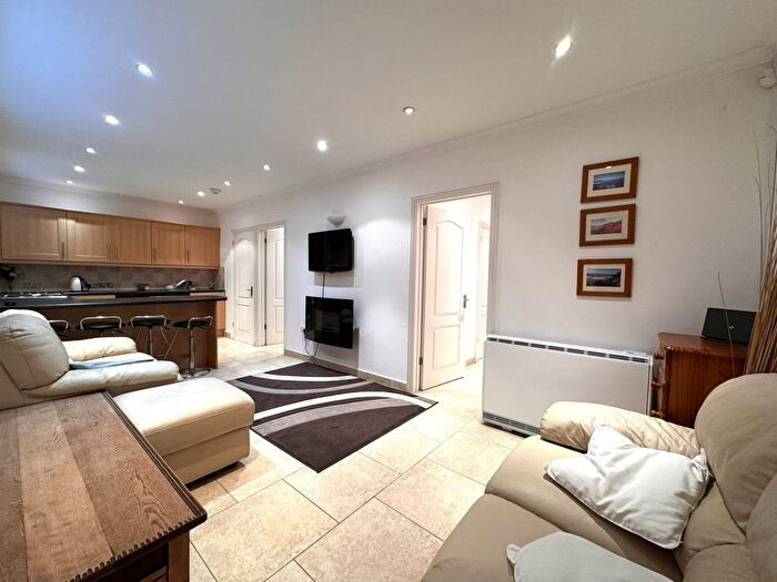 2 Bedroom Bungalow To Rent In Sealands Drive, Mumbles, Swansea, SA3