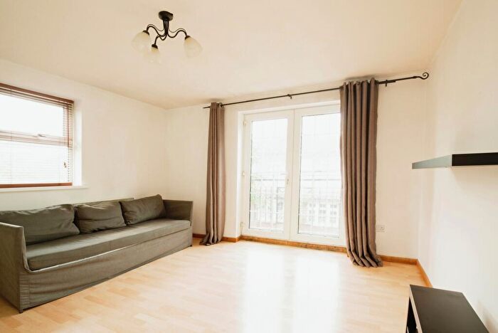 2 Bedroom Flat To Rent In Schooner Way, Cardiff, CF10