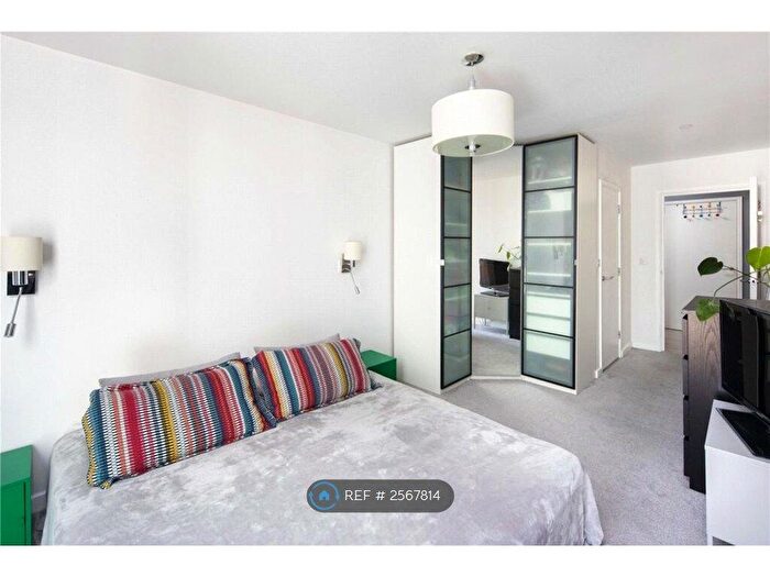 3 Bedroom Flat To Rent In Vertex Tower, London, SE8
