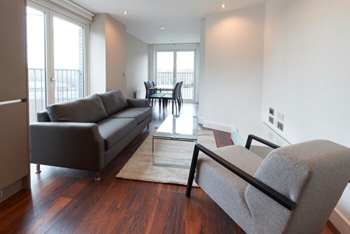 3 Bedroom Apartment To Rent In New Bridge Street Salford, M3