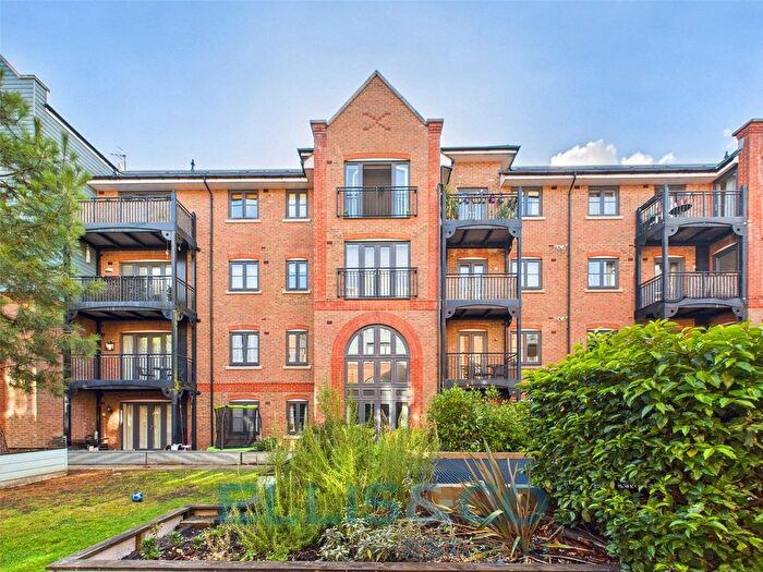 2 Bedroom Flat To Rent In Cannons Wharf, Tonbridge, Kent, TN9