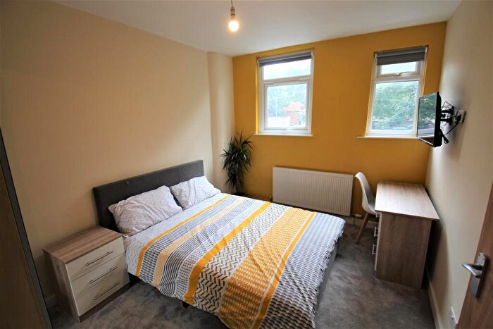 5 Bedroom Apartment To Rent In Belle Vue Road, Hyde Park, Leeds, LS3