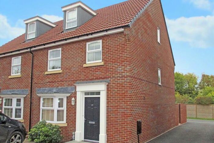 4 Bedroom Semi-Detached House To Rent In Cloatley Crescent, Royal Wootton Bassett, Swindon, SN4