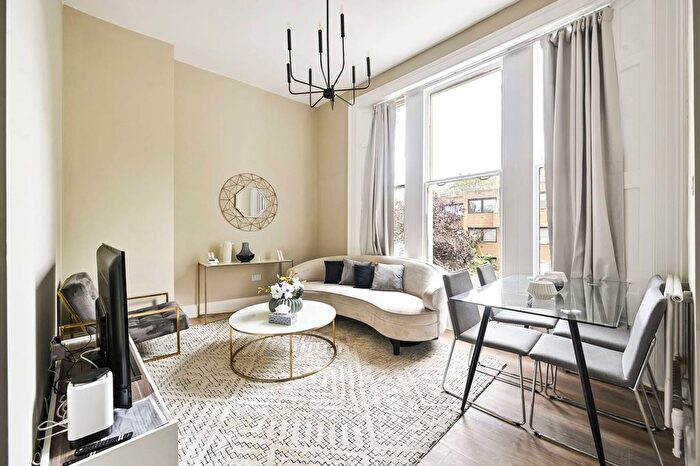 1 Bedroom Flat To Rent In St Luke's Road, Westbourne Park, London, W11