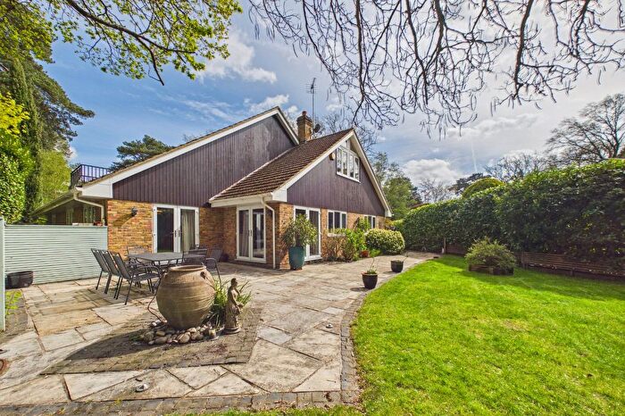6 Bedroom Detached House For Sale In Highway, Crowthorne, Berkshire, RG45