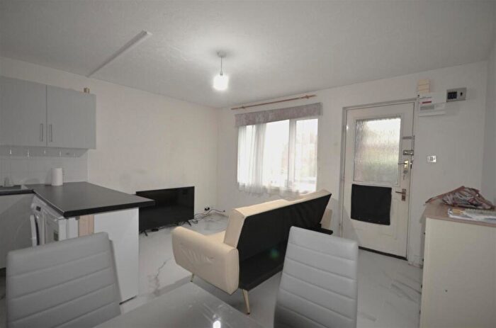 1 Bedroom Flat To Rent In Viewfield Close, Harrow, HA3