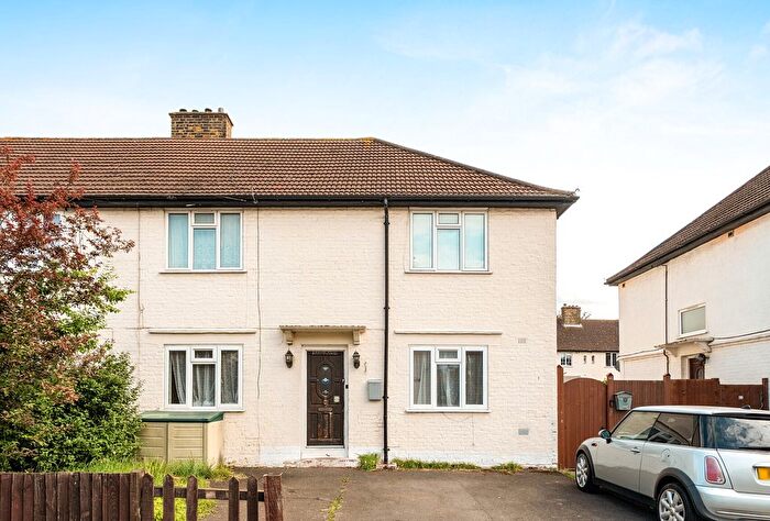 2 Bedroom Maisonette For Sale In Eldertree Way, Mitcham, CR4