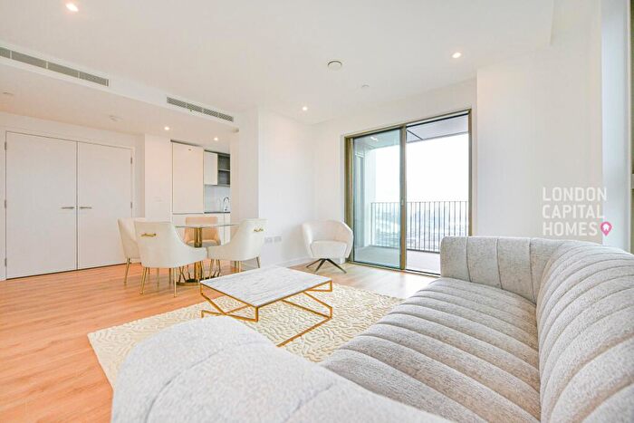 2 Bedroom Apartment To Rent In One Thames Quay, Marsh Wall, E14