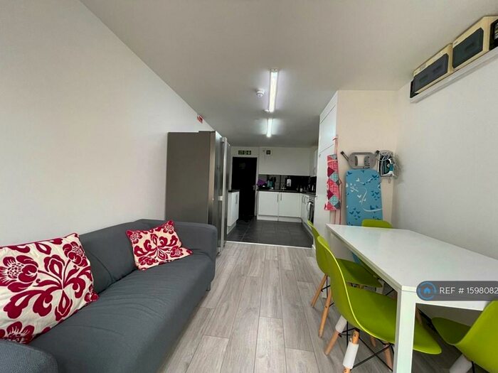 3 Bedroom Flat To Rent In The Bathfield, Sheffield, S3