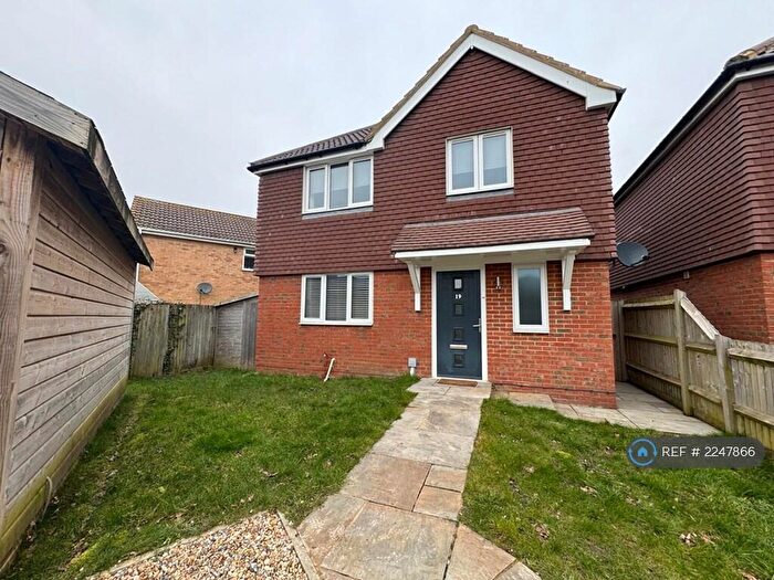 3 Bedroom Detached House To Rent In Oak Tree Lane, Eastbourne, BN23