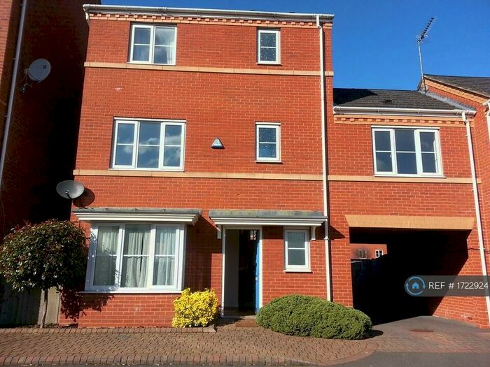 3 Bedroom Detached House To Rent In Padbury Drive, Banbury, OX16