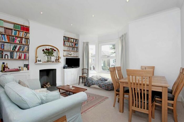 1 Bedroom Flat To Rent In Barry Road, East Dulwich, London, SE22