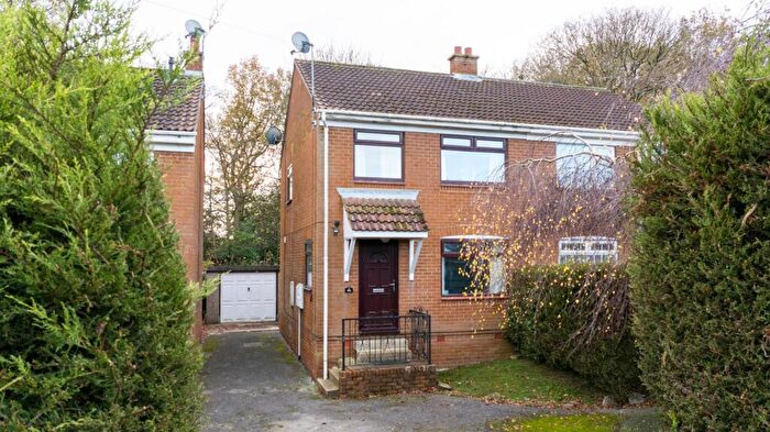 3 Bedroom Semi Detached House For Sale In Raynel Drive, Leeds, LS16