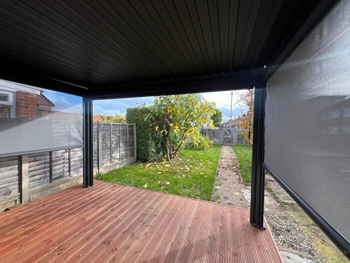 3 Bedroom Semi-Detached House To Rent In Middlefield Road, Hoddesdon, EN11