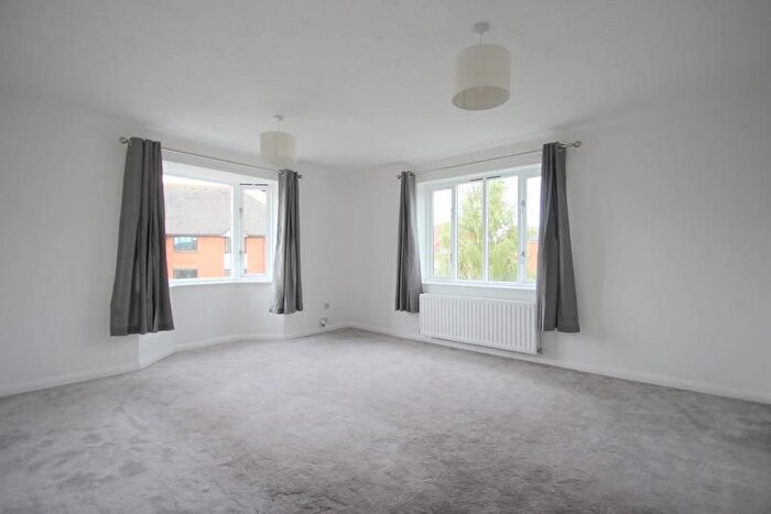 1 Bedroom Flat To Rent In St. Annes Mount, Redhill, RH1