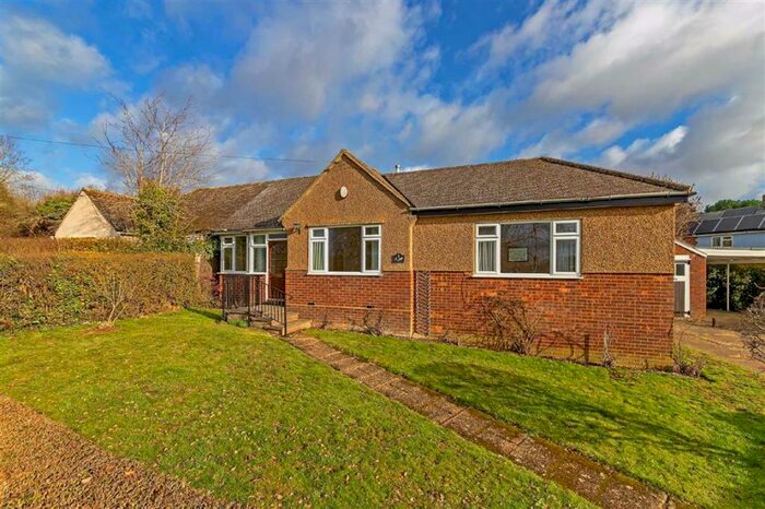 3 Bedroom Semi-Detached Bungalow To Rent In Marshalls Way, Wheathampstead, Hertfordshire, AL4
