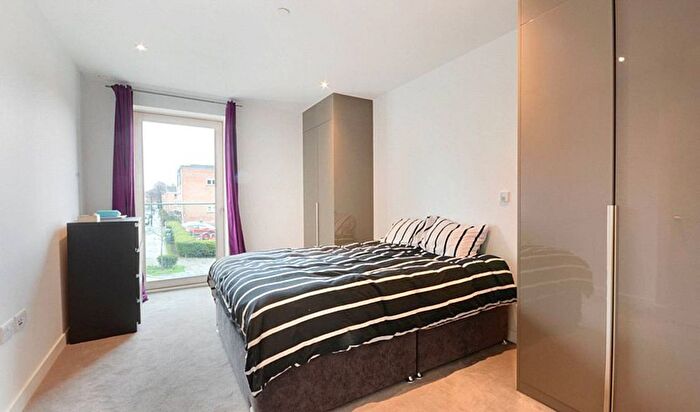 2 Bedroom Flat To Rent In Rodney Road, Elephant And Castle, London, SE17