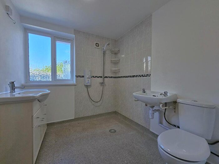 5 Bedroom Semi-Detached House To Rent In St Peters Gardens, Weston Favell, Northampton, NN3