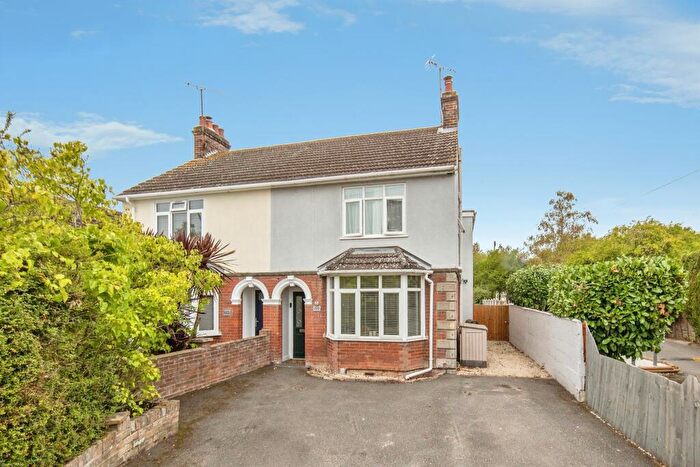 4 Bedroom Semi Detached House For Sale In Ipswich Road, Colchester, CO4