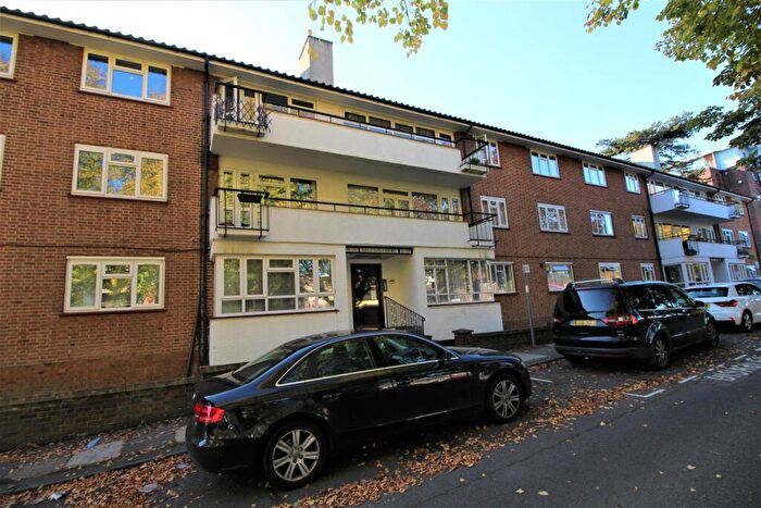 2 Bedroom Flat To Rent In Regents Court, Stonegrove, Edgware, HA8