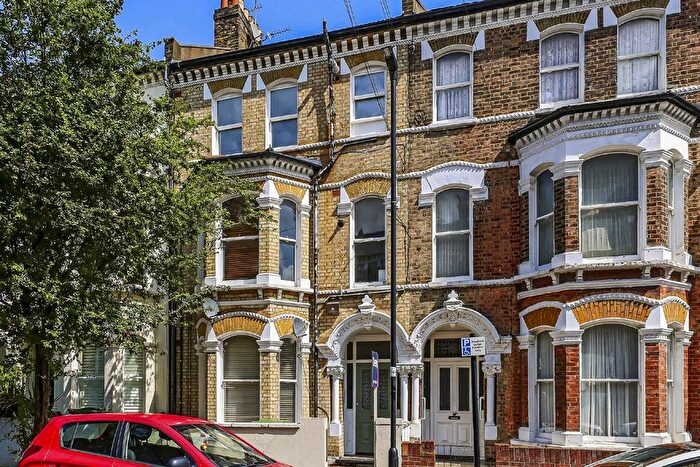 2 Bedroom Flat To Rent In St. Luke's Avenue, London, SW4