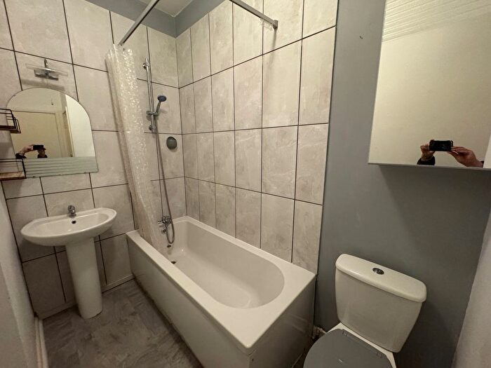 1 Bedroom Flat To Rent In Cleveland Road, Paignton, TQ4