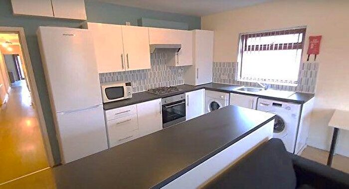 5 Bedroom Apartment To Rent In Flat, Egerton Road, Manchester, M14