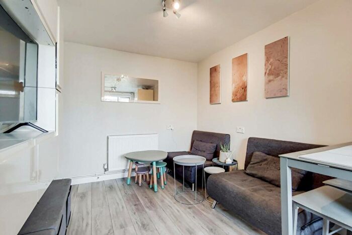 2 Bedroom Flat For Sale In O'Leary Square, Stepney, London, E1