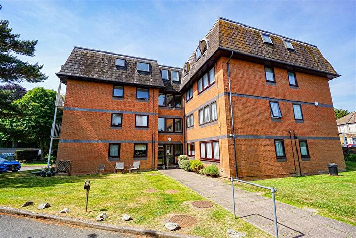 2 Bedroom Flat For Sale In Springfield Road, St. Leonards-On-Sea, TN38