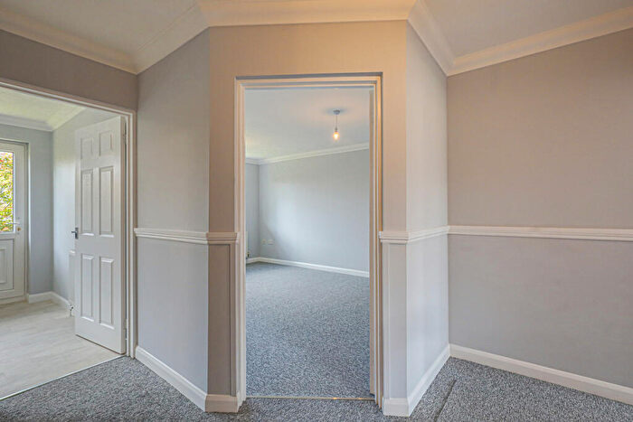 2 Bedroom Apartment For Sale In Shirley Road, Leigh-on-sea, SS9