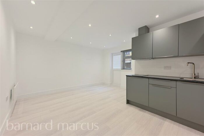 Studio To Rent In High Street, Woking, GU21