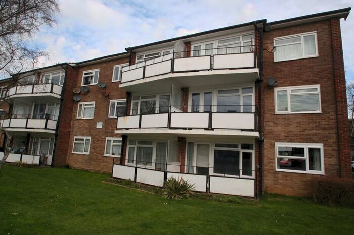 2 Bedroom Flat To Rent In Durrington Gardens, The Causeway, Goring-By-Sea, Worthing, BN12