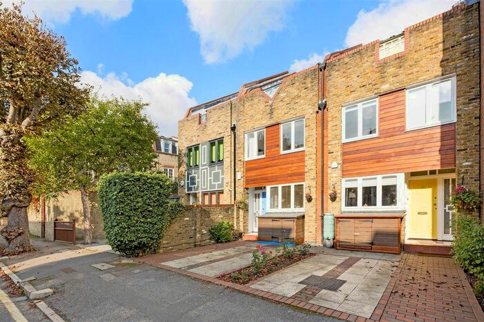 3 Bedroom Town House To Rent In Tabor Grove, London SW19
