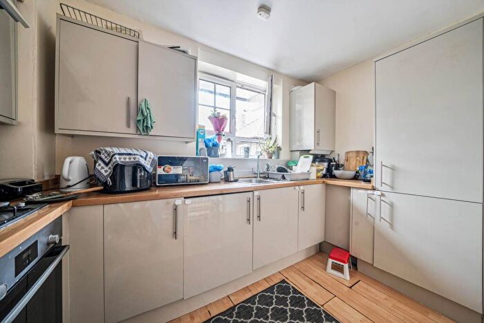 2 Bedroom Flat To Rent In Lewes House, Peckham, London, SE15