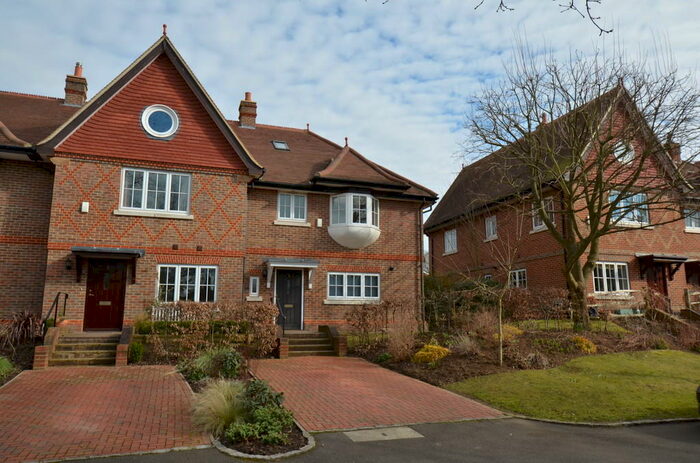 4 Bedroom Mews To Rent In Dorking, RH4