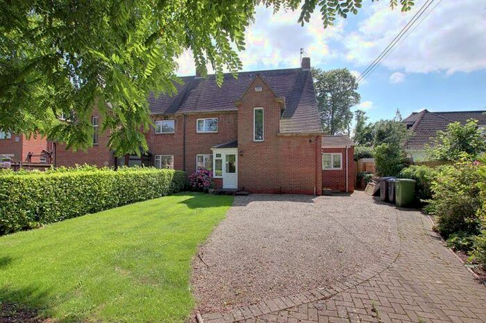 3 Bedroom Semi-Detached House To Rent In Victoria Road, Trowbridge, BA14