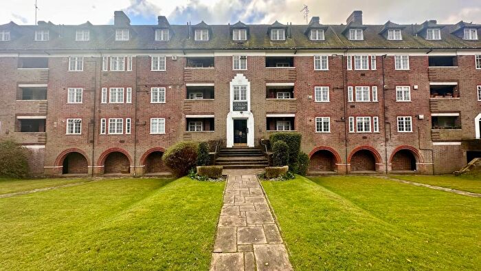 2 Bedroom Apartment To Rent In Lyttelton Road, London, N2