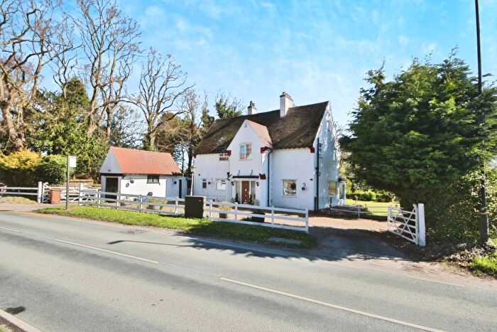 4 Bedroom Detached House For Sale In Seaton Road, Hornsea, HU18