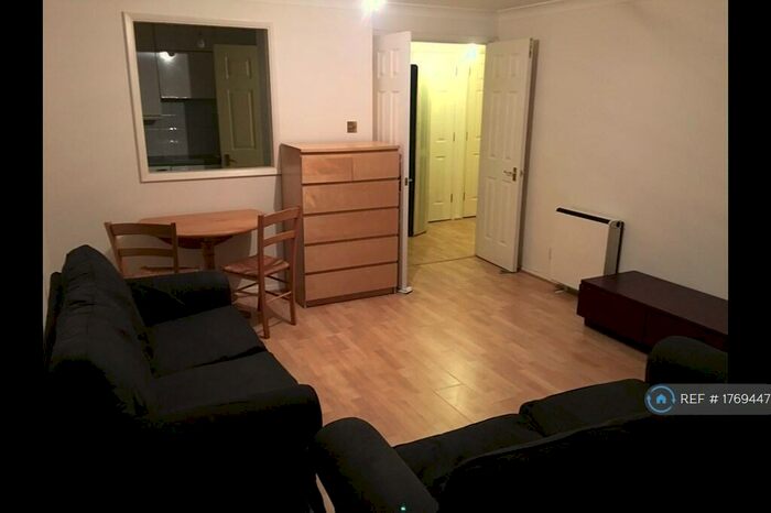2 Bedroom Flat To Rent In Jardine Road, London, E1W