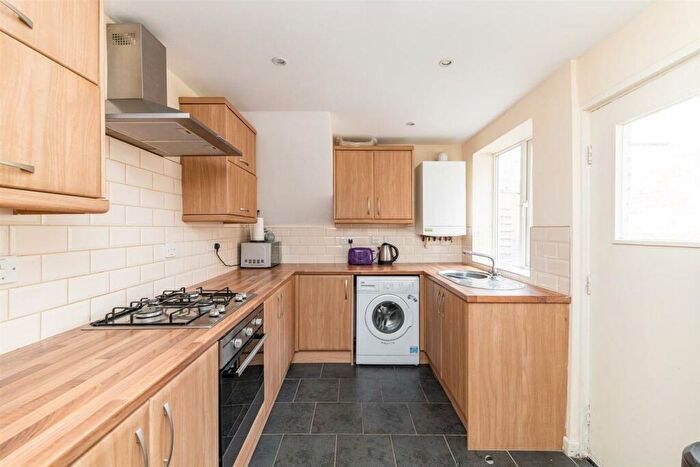 2 Bedroom Flat To Rent In Dinsdale Road, Sandyford, Newcastle Upon Tyne, NE2