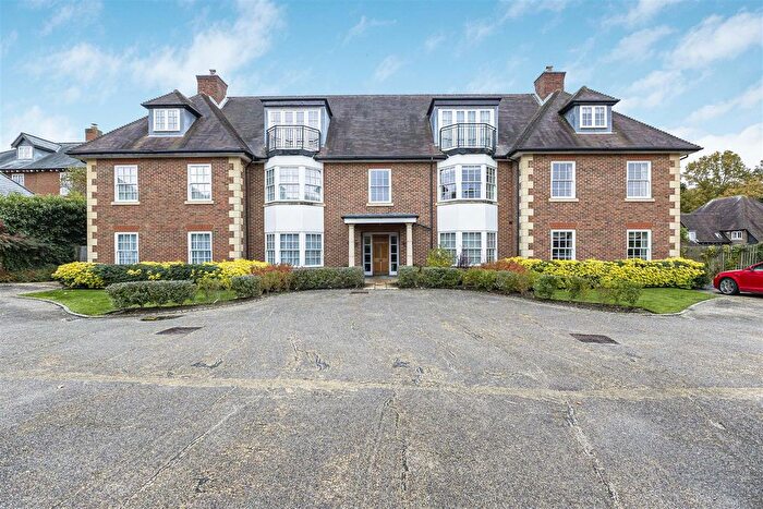 2 Bedroom Flat For Sale In Long Mill Lane, Platt, Sevenoaks, TN15