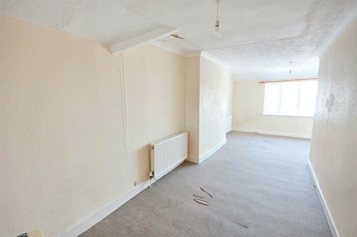 2 Bedroom Flat For Sale In Elms Road, Eastbourne, BN21