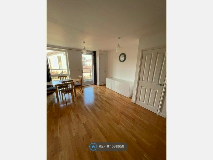 1 Bedroom Flat To Rent In Weave Court, Romford, RM1