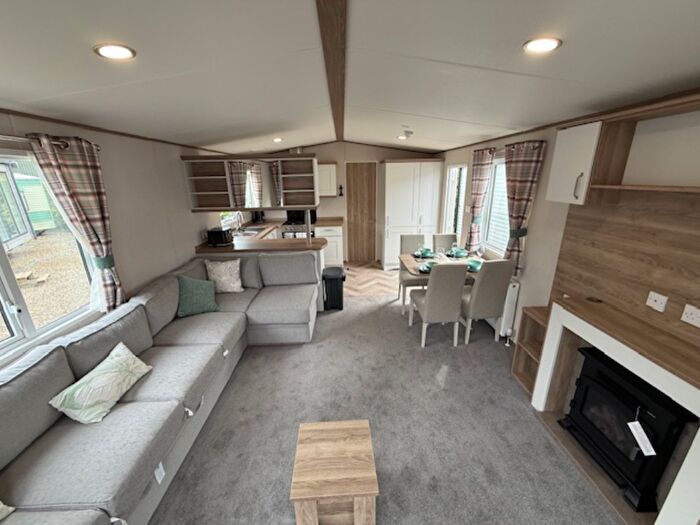 2 Bedroom Mobile/park Home For Sale In Holms Farm Road, Dalrymple, Ayr, KA6
