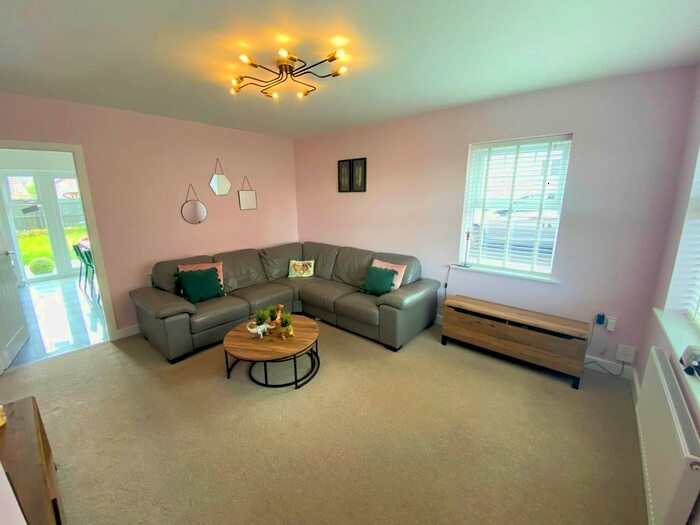 3 Bedroom Property To Rent In Badger Road, Thornbury, South