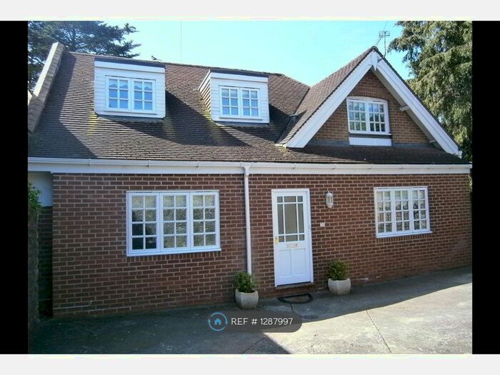 4 Bedroom Detached House To Rent In Trumlands Road, Torquay TQ1