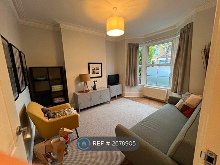 2 Bedroom Flat To Rent In Aldeburgh Street, London, SE10
